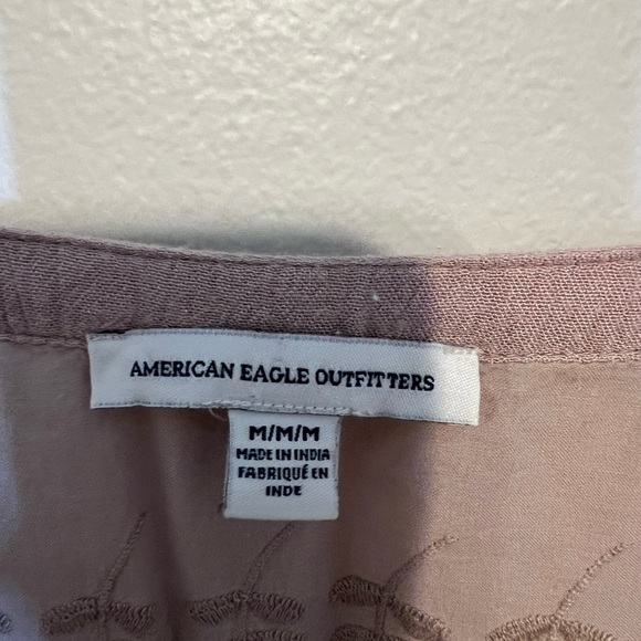 3/$25 🙌🏼 American Eagle Tan Eyelet Button Down Boho Blouse Medium - Picture 3 of 5
